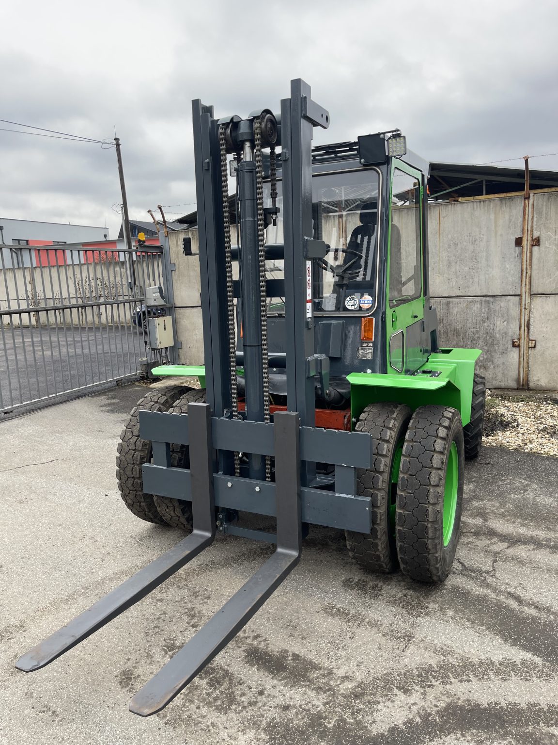 Oprava vysokozdvižných vozíkov: spoľahlivý servis v Košiciach a okolí